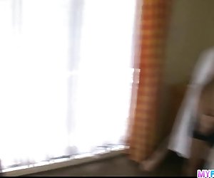 Gagica superba yuu teasing şi fondled cu jucarie
